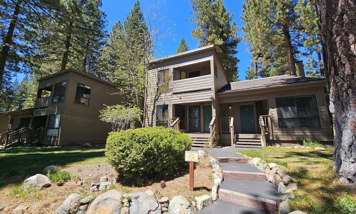Incline Village Condo | Coeur-Du-Lac Townhome | Shared Hot Tub & Pool