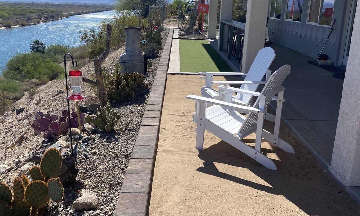 Earp House | Colorado River Retreat w/RV spot