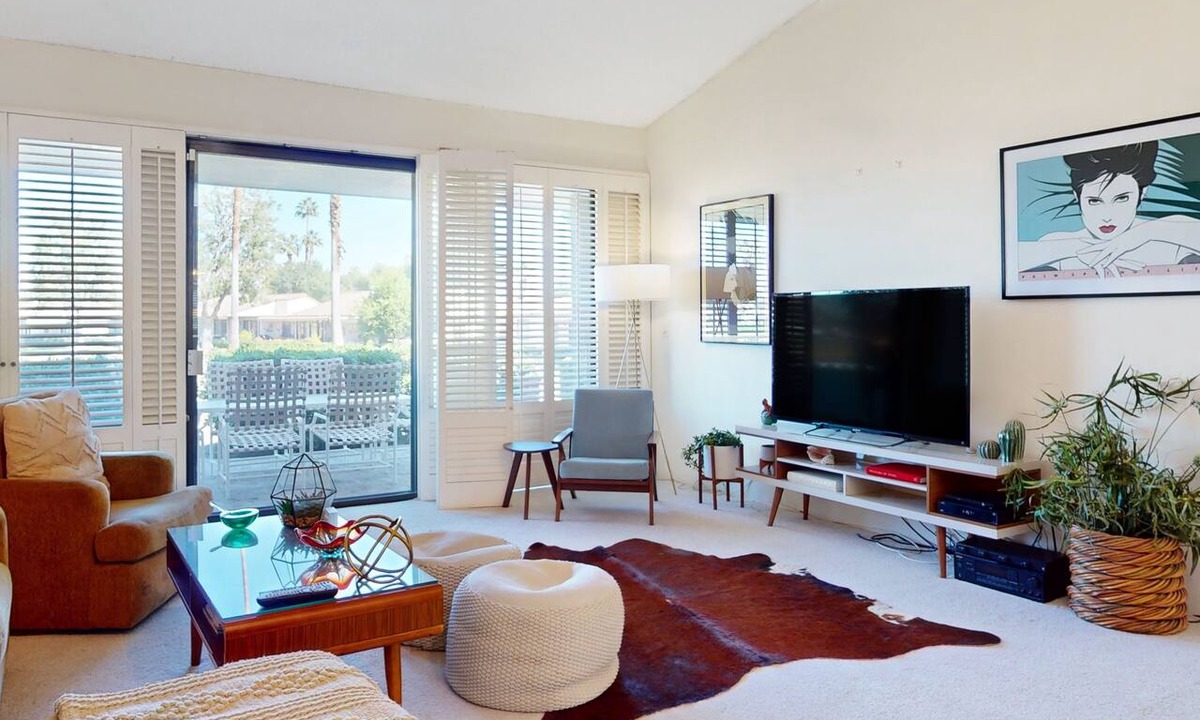 Rancho Mirage Condo | Condo on Golf Course with Private Hot Tub | On-Site Pools & Spa