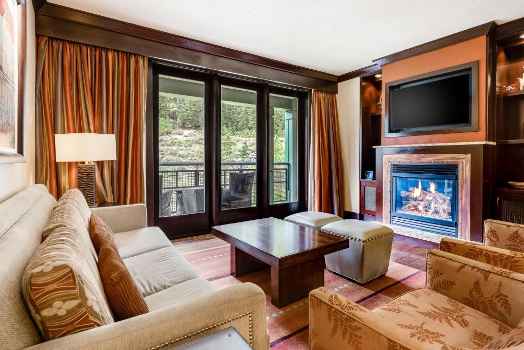 Truckee Hotel | Constellation Residences #4204 at The Ritz Carlton