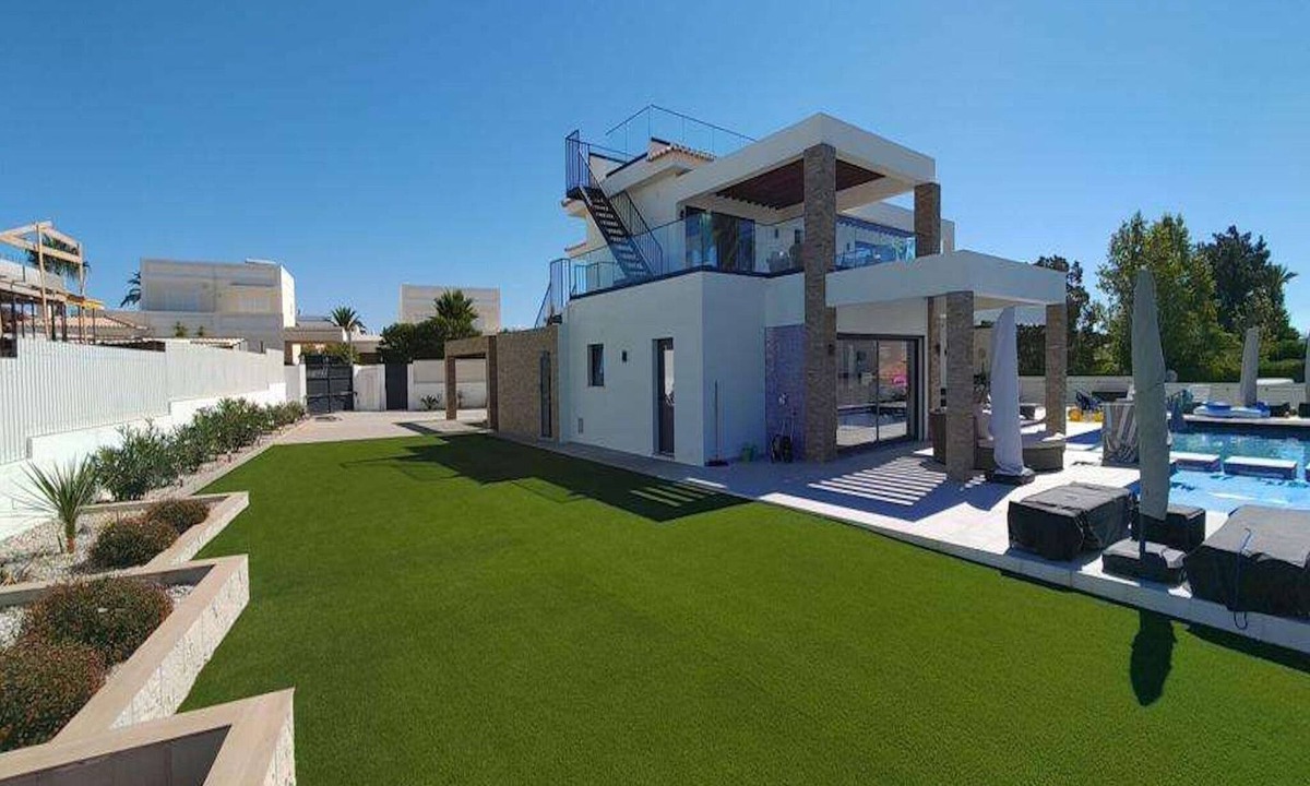 Mato Serrao Villa | Contemporary Carvoeiro Villa | 4 Bedrooms | Villa Bonita | Balcony Sea Views
