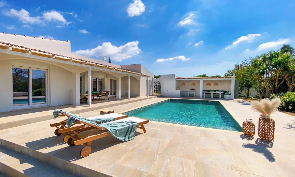 Gorjoes Villa | Contemporary luxury villa with heatable private pool