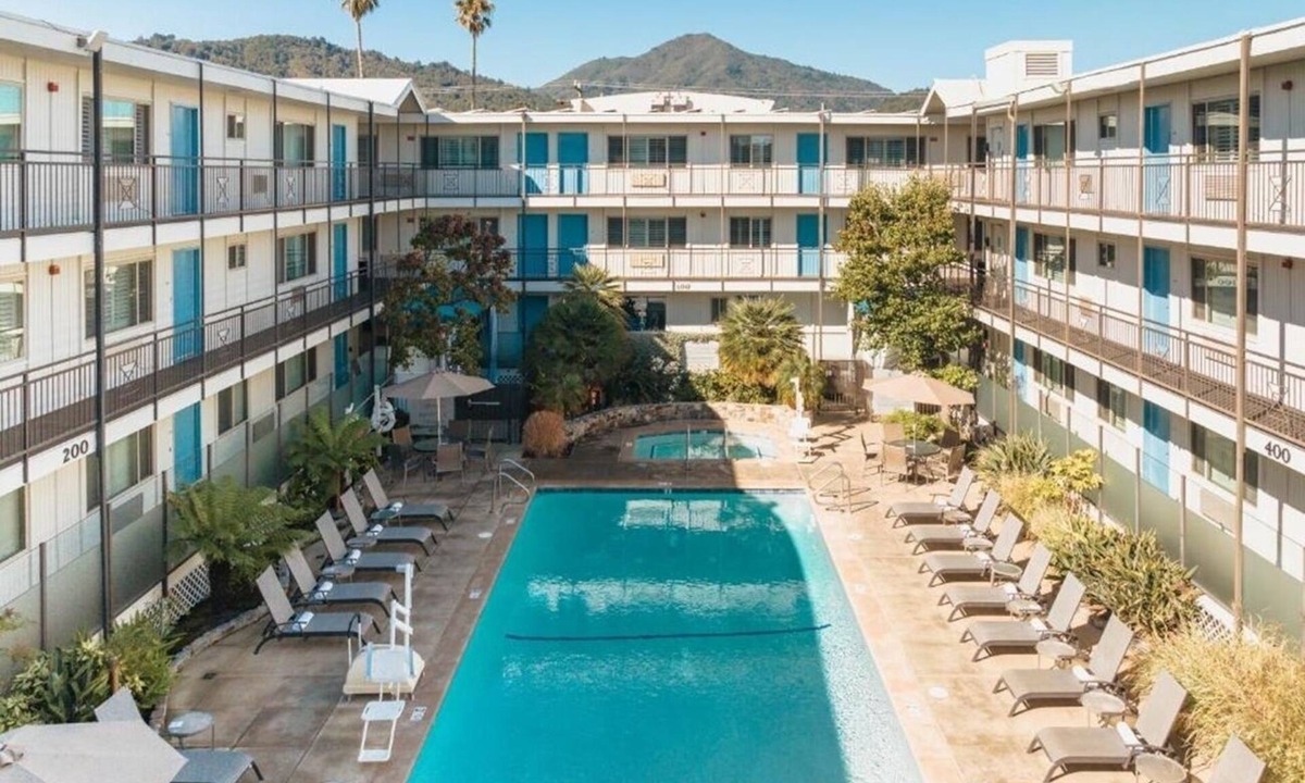 Corte Madera Hotel | Contemporary Studio Suite Near Trails & Parks | Outdoor Pool | Free Parking