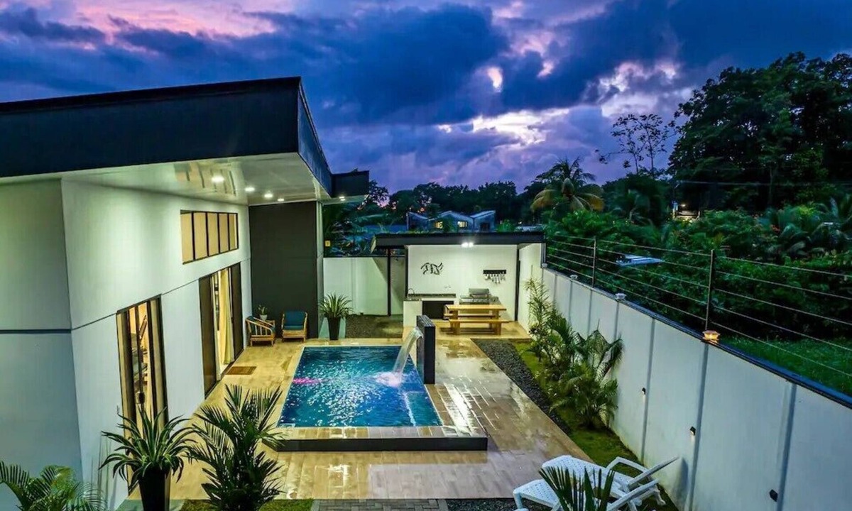 Uvita House | Coral Dream House - Tropical retreat w/pool, walkable location in Uvita!