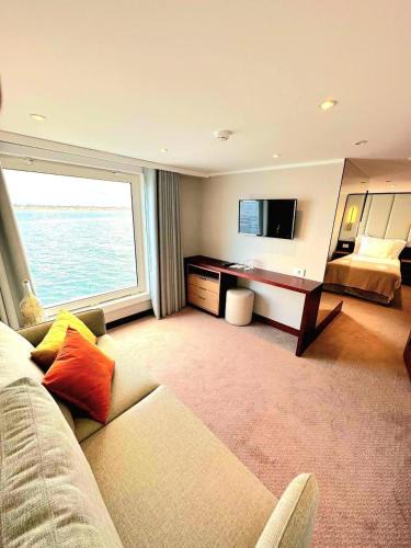 Barra Hotel | Costa do Sal Hotel Boat Lounge