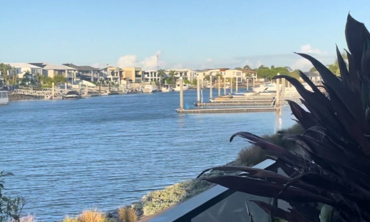 Gold Coast Villa | Cosy water front Villa in Hope Island