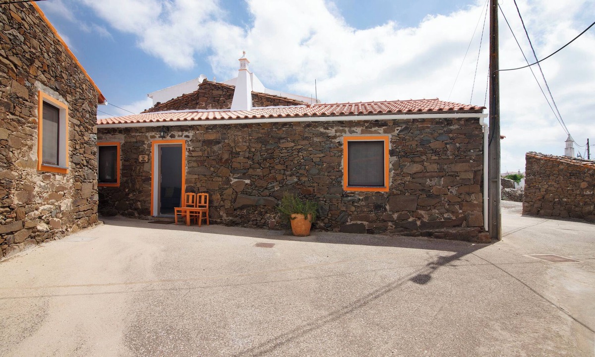 Gioes House | Country House 'Burro' with Mountain View, Wi-Fi and Air Conditioning