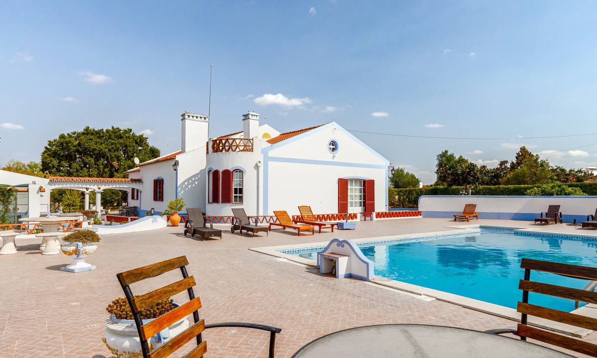 Evora Villa | Country House 'Sunset Landscape' with Shared Pool, Garden and Wi-Fi Access