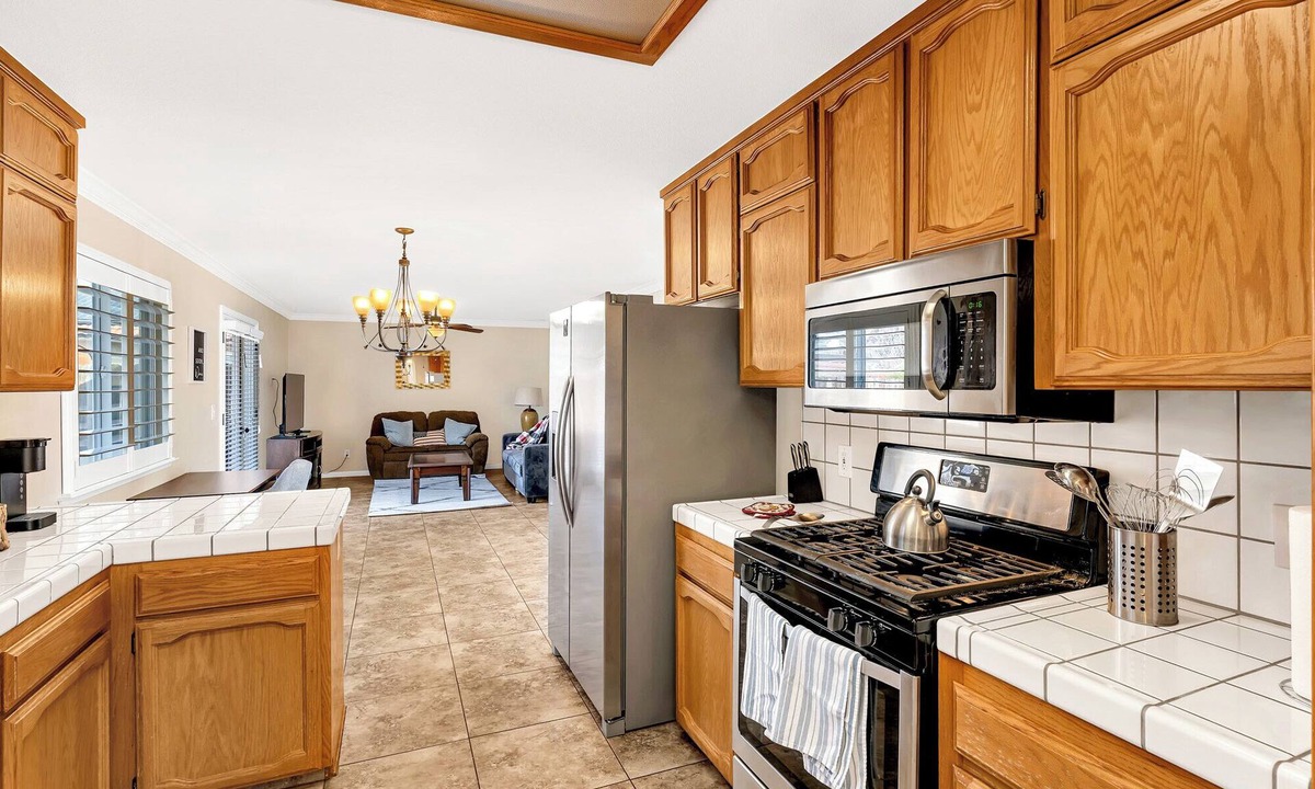 Hanford House | Country Living Retreat | Major cities