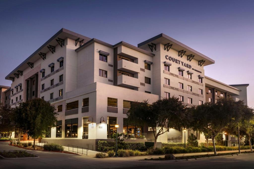 Redwood City Hotel | Courtyard by Marriott Redwood City