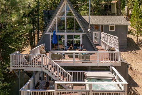 Boulder Bay House | Cove Lakeside Jacuzzi, Central AC, Stunning View