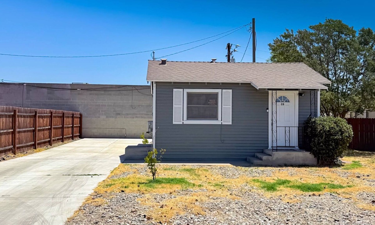 Porterville House | Cozy 1 bedroom 1 bathroom house near hospital