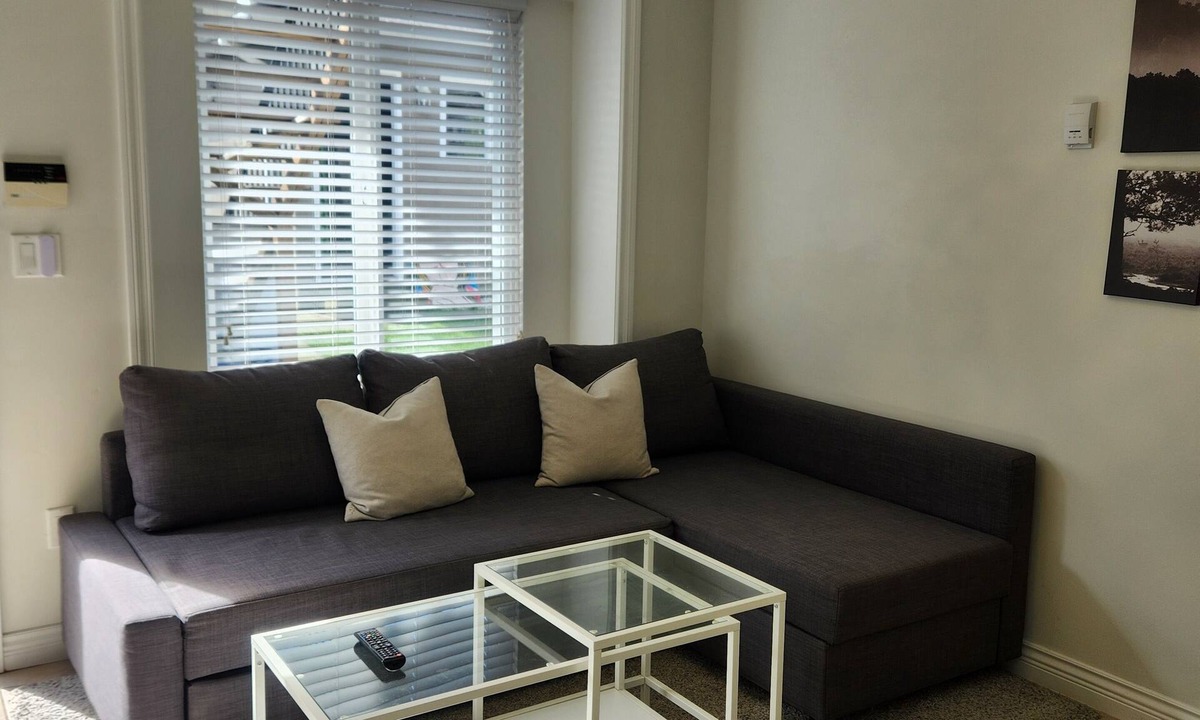 Renfrew-Collingwood House | Cozy 1BR Suite | Close to SkyTrain (5min Walk)