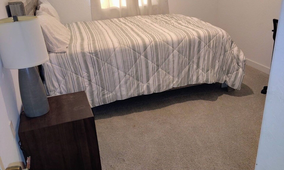 Fresno House | Cozy 2-bedroom bungalow in beautiful Fresno with AC
