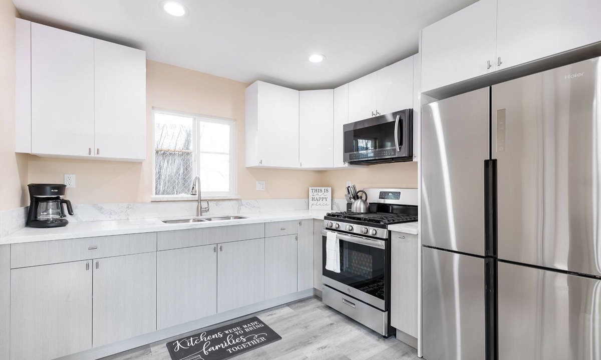 La Puente House | Cozy back house/ In-law suite for 4; 2 beds!