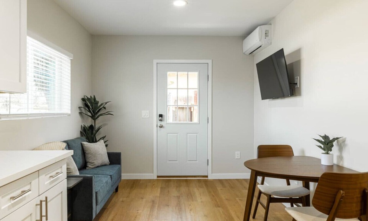 Santee House | Cozy Casa | Sleek & Modern Monthly Escape