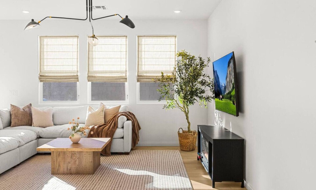 Highland Hills House | Cozy Designer Henderson Home | WFH + Fully Stocked