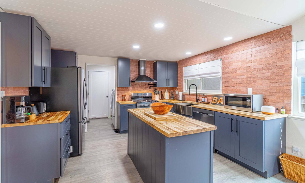 Sparks House | Cozy Family Haven in Sparks - Pet Friendly - Fenced Yard