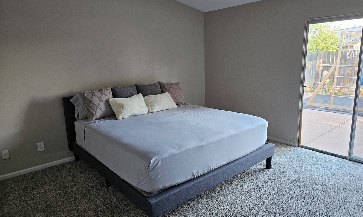 Rosamond House | Cozy house in the heart of Willow Springs