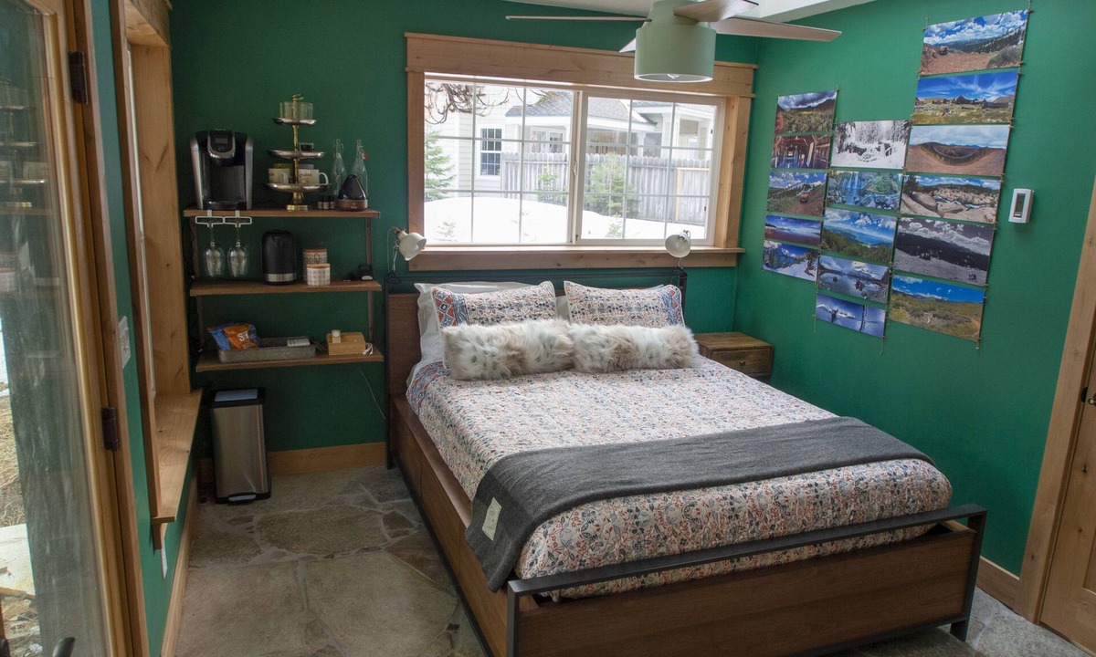 Christmas Valley House | Cozy Secluded South Lake Tahoe Riverfront Getaway for 2, Incredible Private View