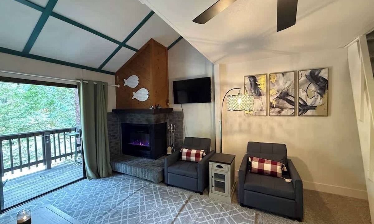 Shaver Lake Cabin | Cozy Shaver Lake Studio with Pool and Hot Tub, In Bretz Mill Condominiums!
