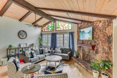 Crestline House | Crestline Home w/Private Hot Tub: Steps to Lake!