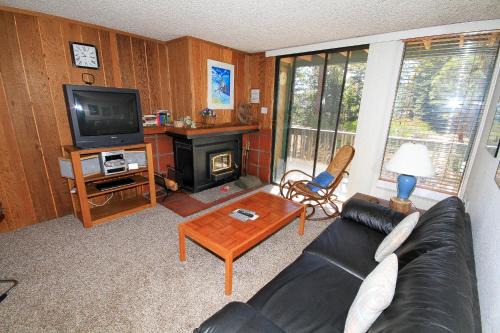 Mammoth Lakes Apartment | Crestview 17