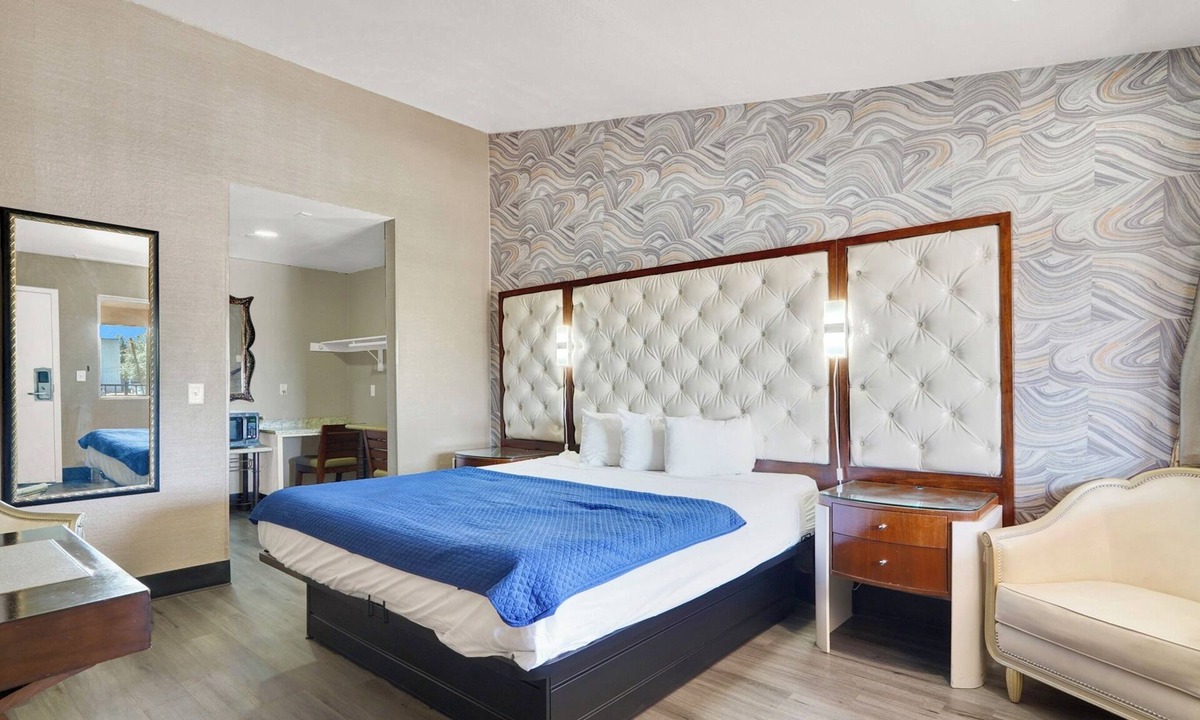 Sunrise Manor Hotel | Crown Motel