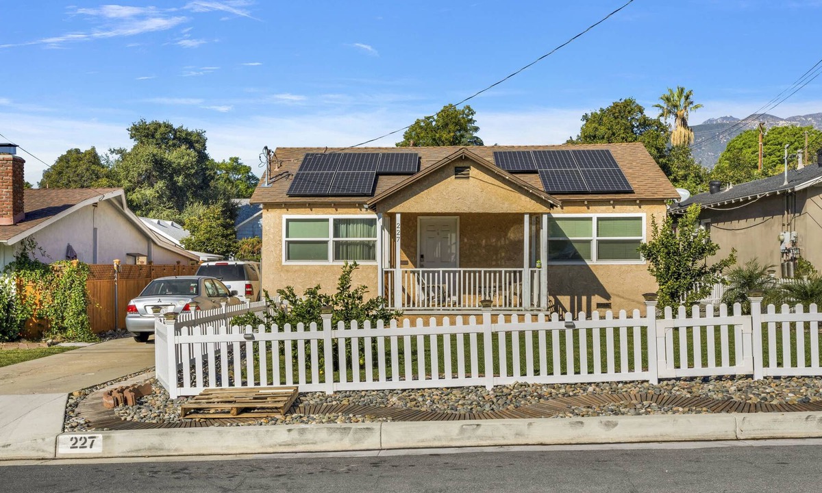 Monrovia House | Cute and cozy Monrovia Home!