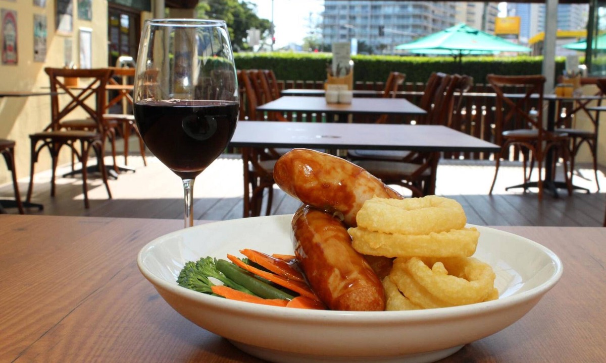 Surfers Paradise Hotel | Darcy Arms Motel
