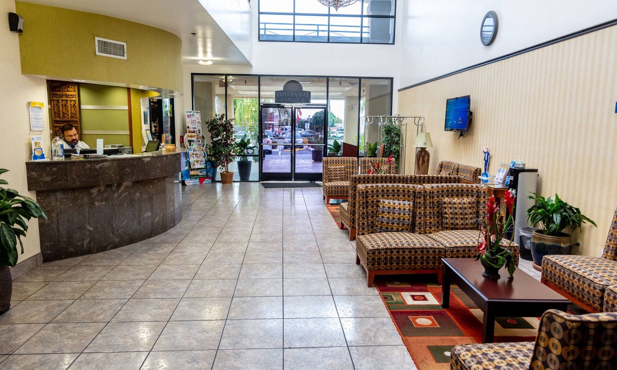 Artesia Hotel | Days Inn & Suites by Wyndham Artesia