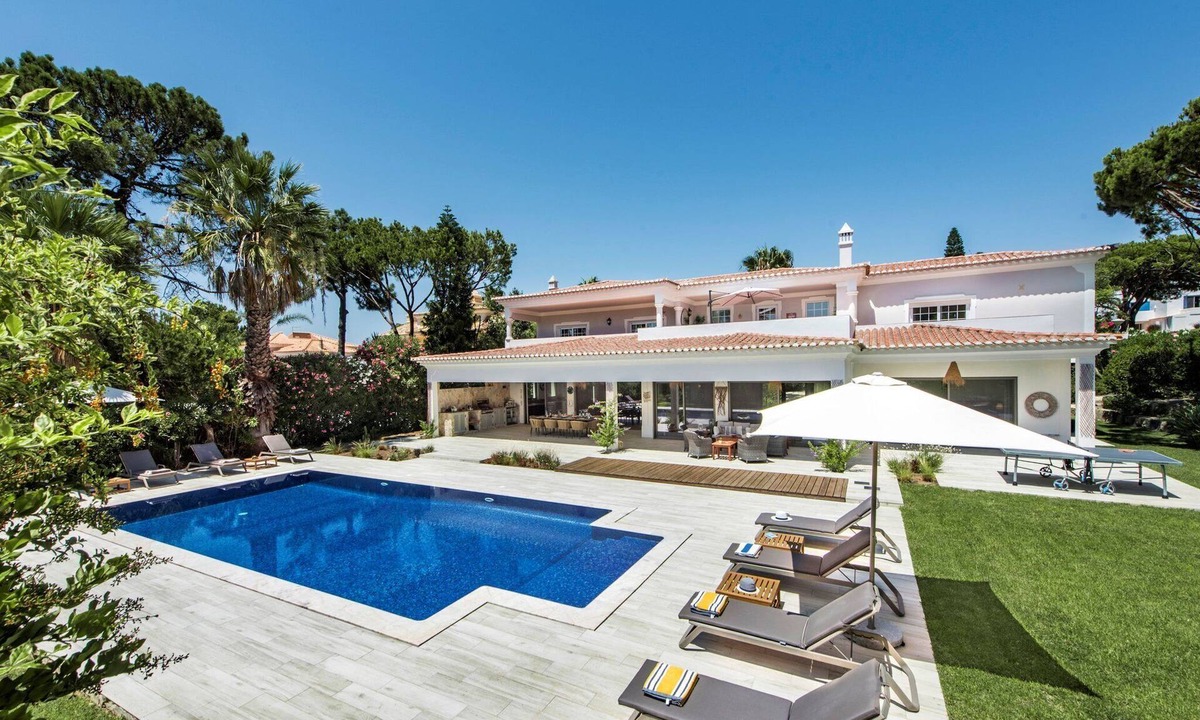 Almancil Villa | Dazzling Almancil Villa | Villa Magorian | 4 Bedrooms | Spacious Furnished