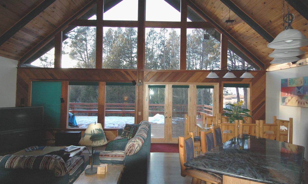 South Lake Tahoe Ski Chalet | Delightful 3-bedroom Home on the Meadow chalet in South Lake Tahoe welcomes you