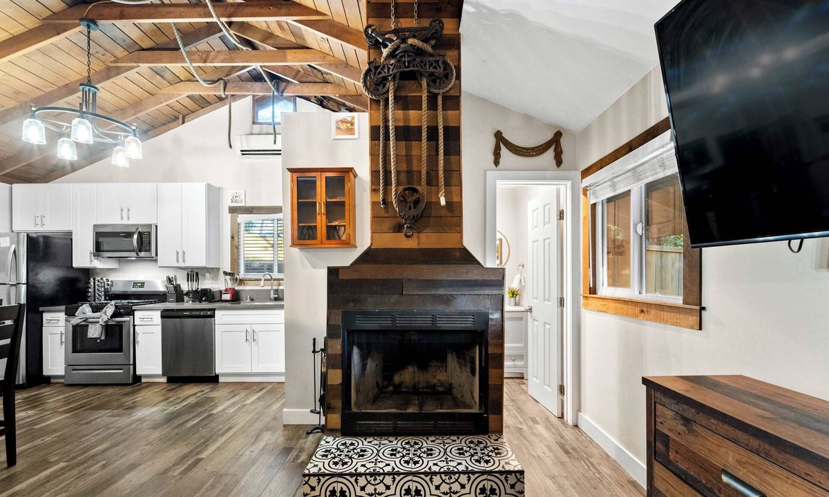 Julian House | Delightful Cabin | Loft, Fire Pit & BBQ | Julian