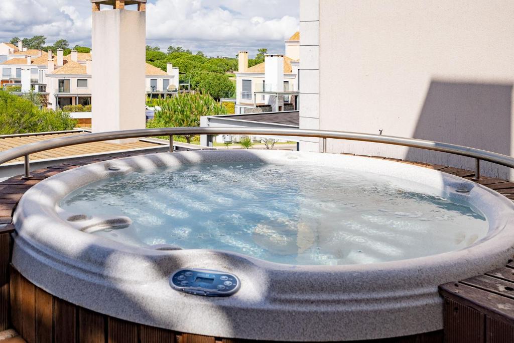 Vale do Lobo Apartment | Deluxe apartment in Vale do Lobo with hot tub