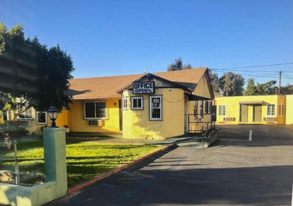 Pomona Hotel | Deluxe Motel