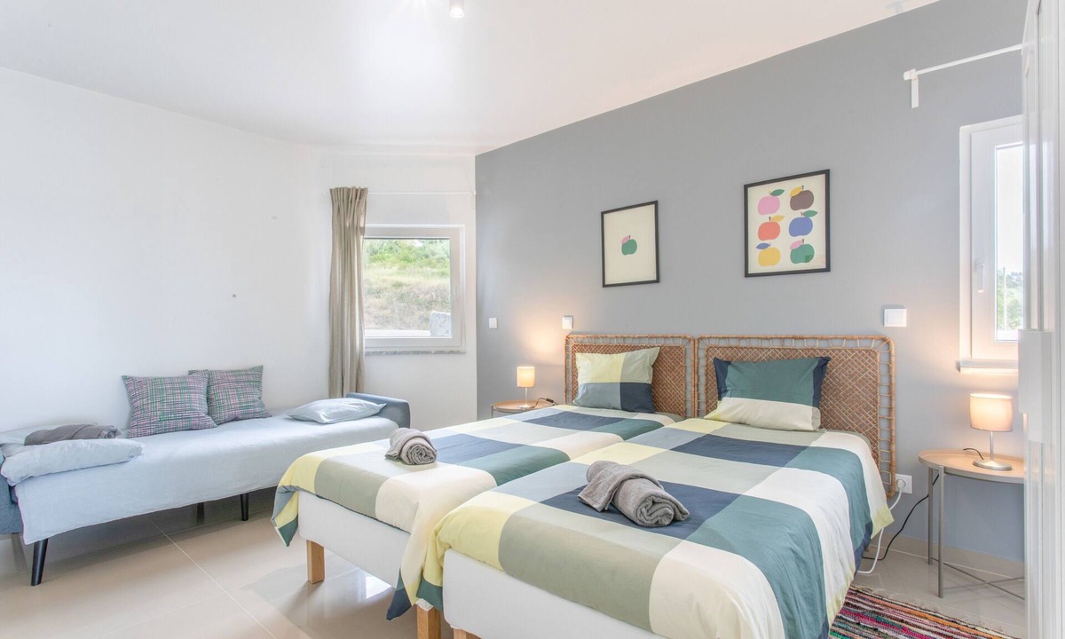 Lourinha Apartment | Diamond Room with Shared Pool, Terrace and Wi-Fi