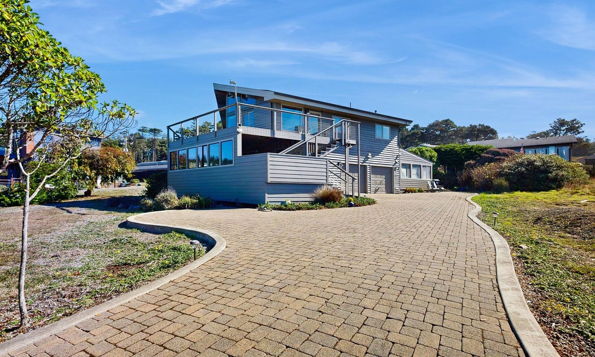 Gualala House | Dog-friendly beach house with private hot tub, indoor pool, WiFi & ocean views