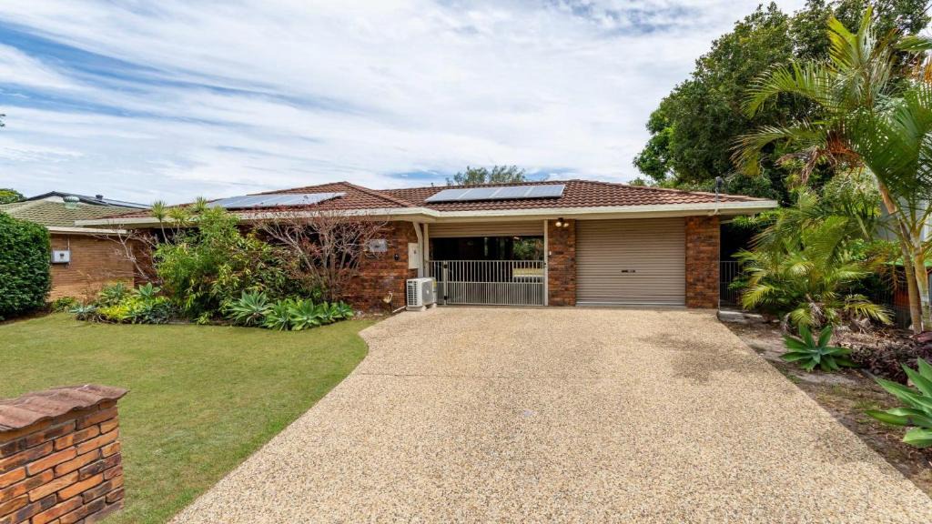Bellara House | Dog Friendly House Near Beach