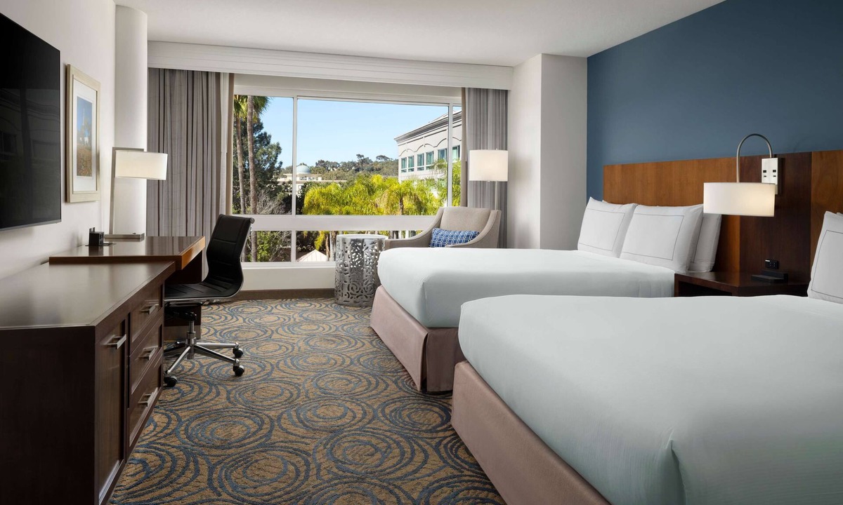 Carmel Valley Hotel | DoubleTree by Hilton San Diego - Del Mar