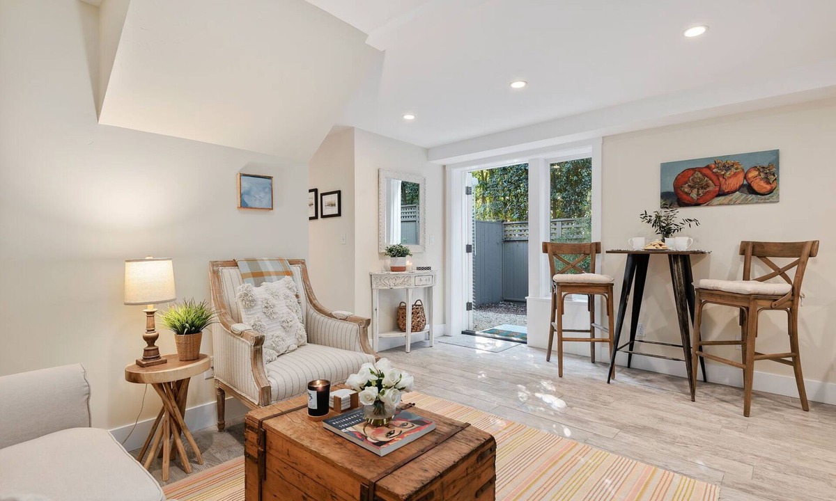 Santa Barbara Apartment | Downtown Escape