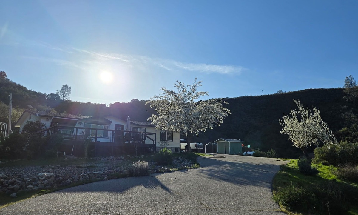 Bradley House | Eagle's Nest is a 40-acre Lake Nacimiento Modern Living, Eagle's Nest, an exclusive, hidden gem idea