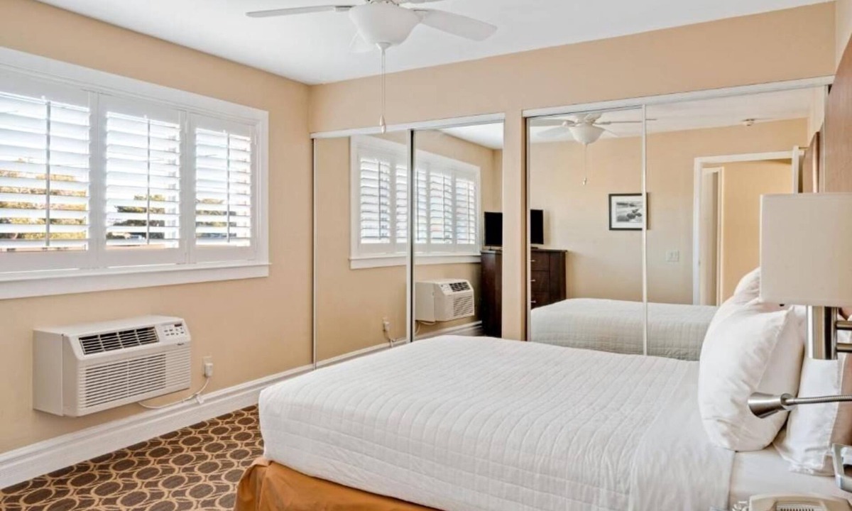 Corte Madera Hotel | Elegant Retreat | Near Golden Gate | Outdoor Pool | Free Parking | BBQ Area