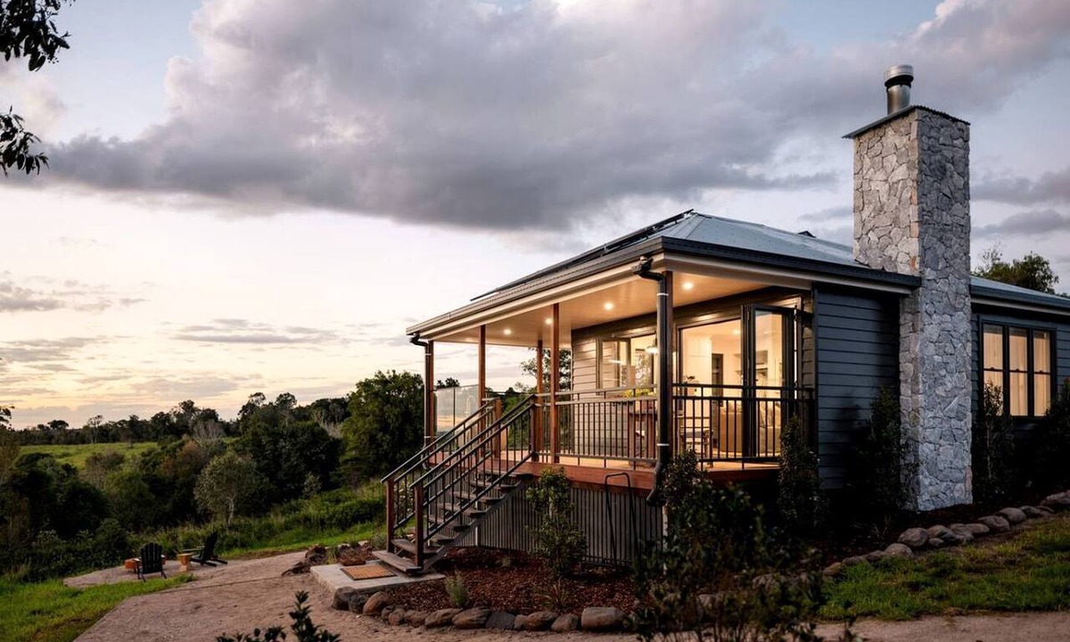 Neumgna Cabin | Enchanting Cabin with Outdoor Bathtub, Fire Pit, and Views of Coomba Valley, Perfect for a Romantic Weekend Getaway