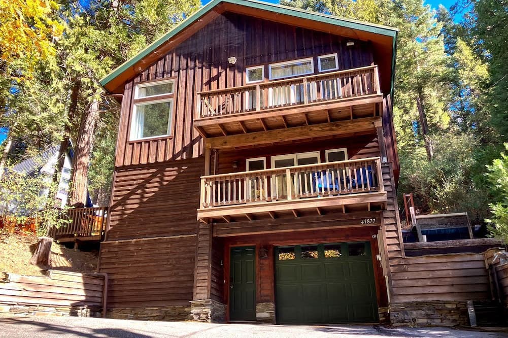 Sugar Pine Cabin | Enchanting Creekside Cabin Retreat near Yosemite National Park in California