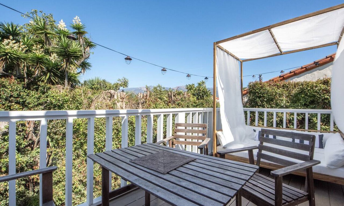 West Beach Apartment | Enjoy indoor-outdoor living, a full kitchen and walk to beach and state st.