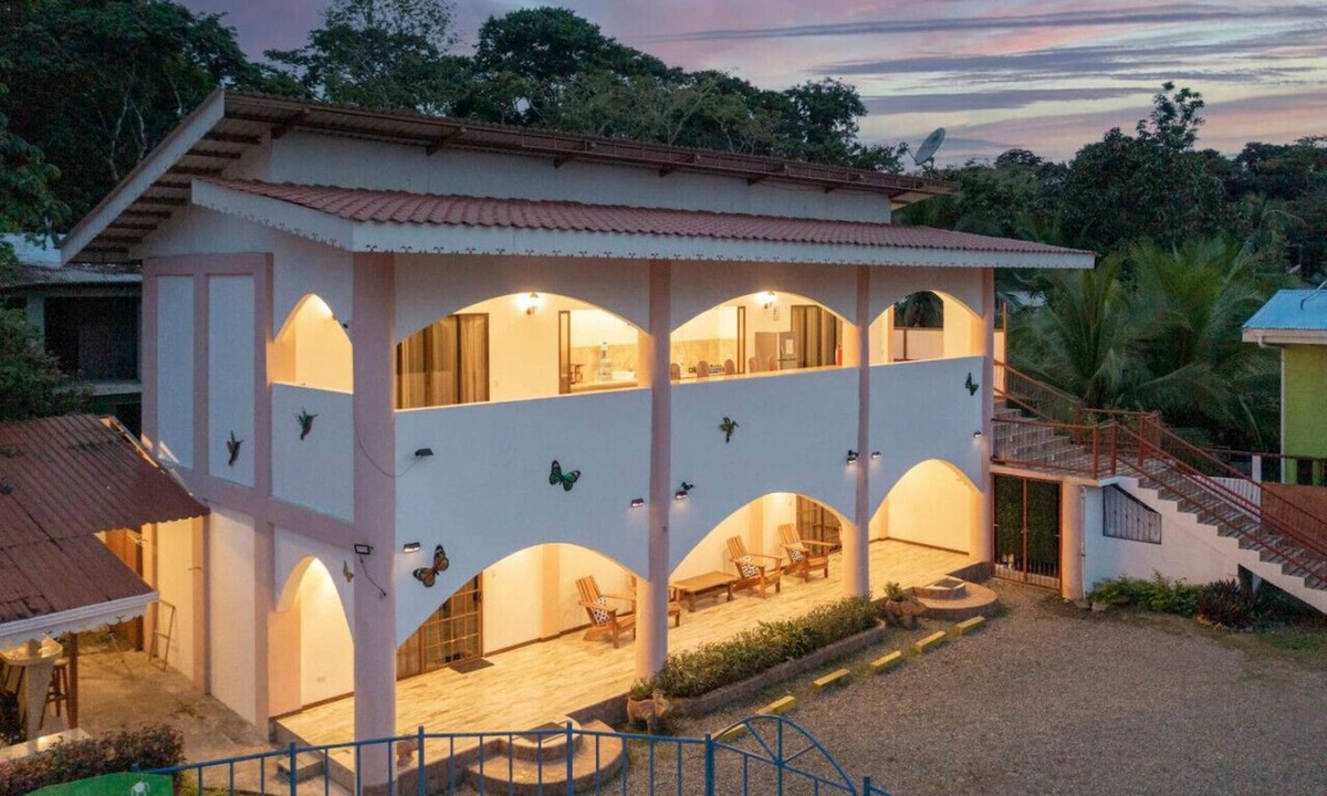 Manzanillo House | Entire Home Near Beach | Quiet Area | Pool