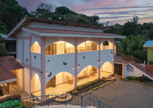 Manzanillo House | Entire Home Near Beach, Quiet Area, Pool