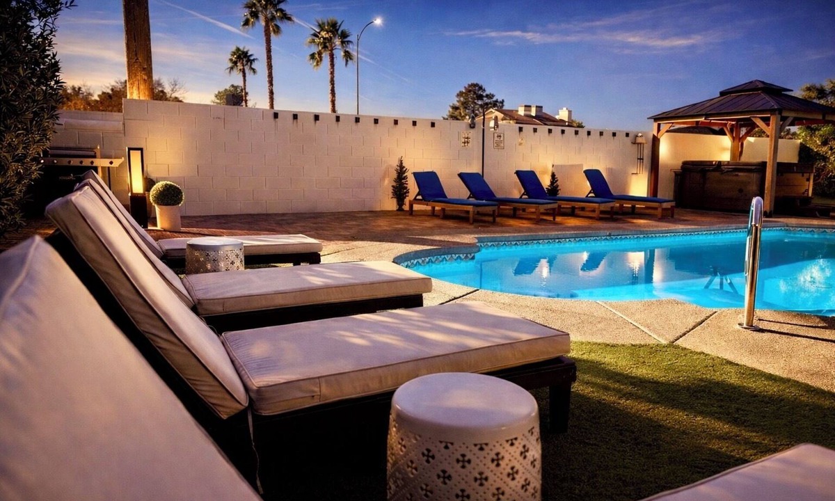 North Las Vegas House | ESCAPE THE MADNESS with no better place to relax! NEW LUXURY SPA AND HUGE POOL!