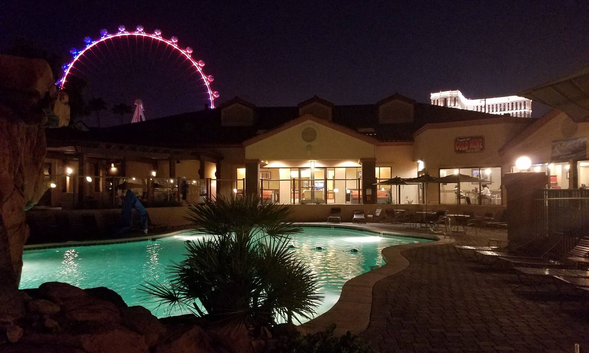 Las Vegas Resort | Escape to Luxury at Desert Club Resort - Your Ultimate Desert Oasis Awaits